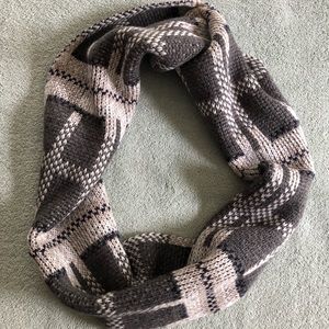 The Gap NWT Women’s Infinity Scarf. Soft and Comfy